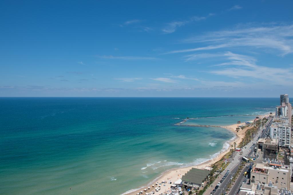 Arena Hotel By The Beach Bat Yam Exterior photo