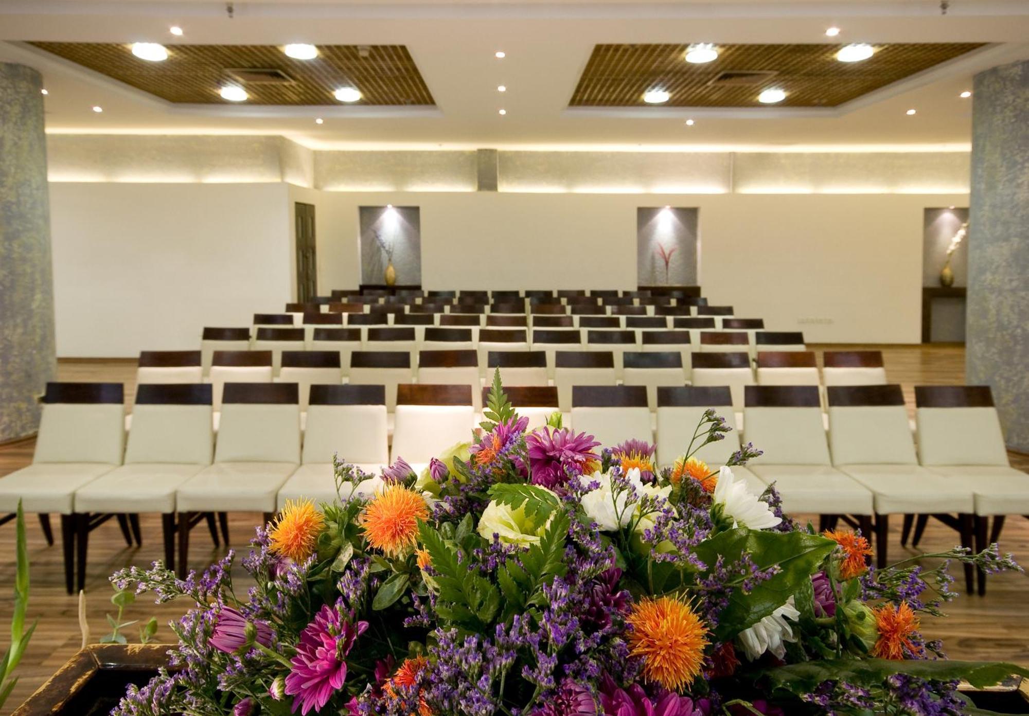 Arena Hotel By The Beach Bat Yam Exterior photo