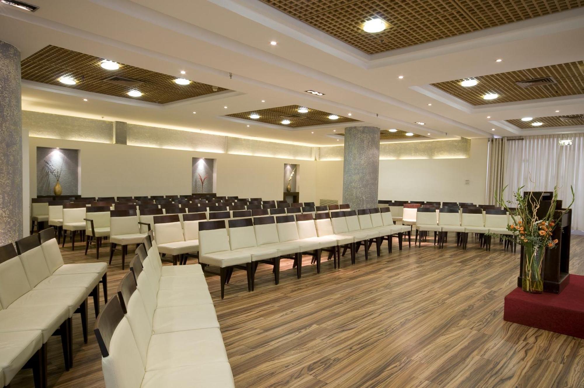 Arena Hotel By The Beach Bat Yam Exterior photo