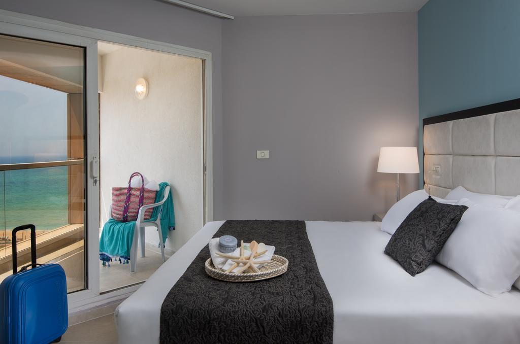 Arena Hotel By The Beach Bat Yam Exterior photo