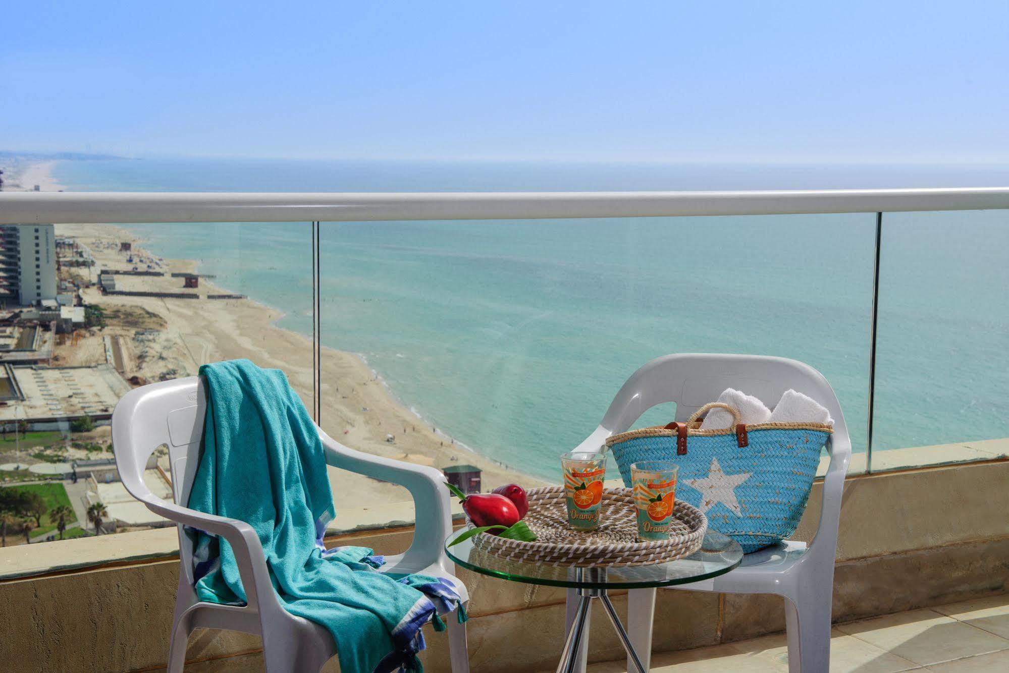 Arena Hotel By The Beach Bat Yam Exterior photo