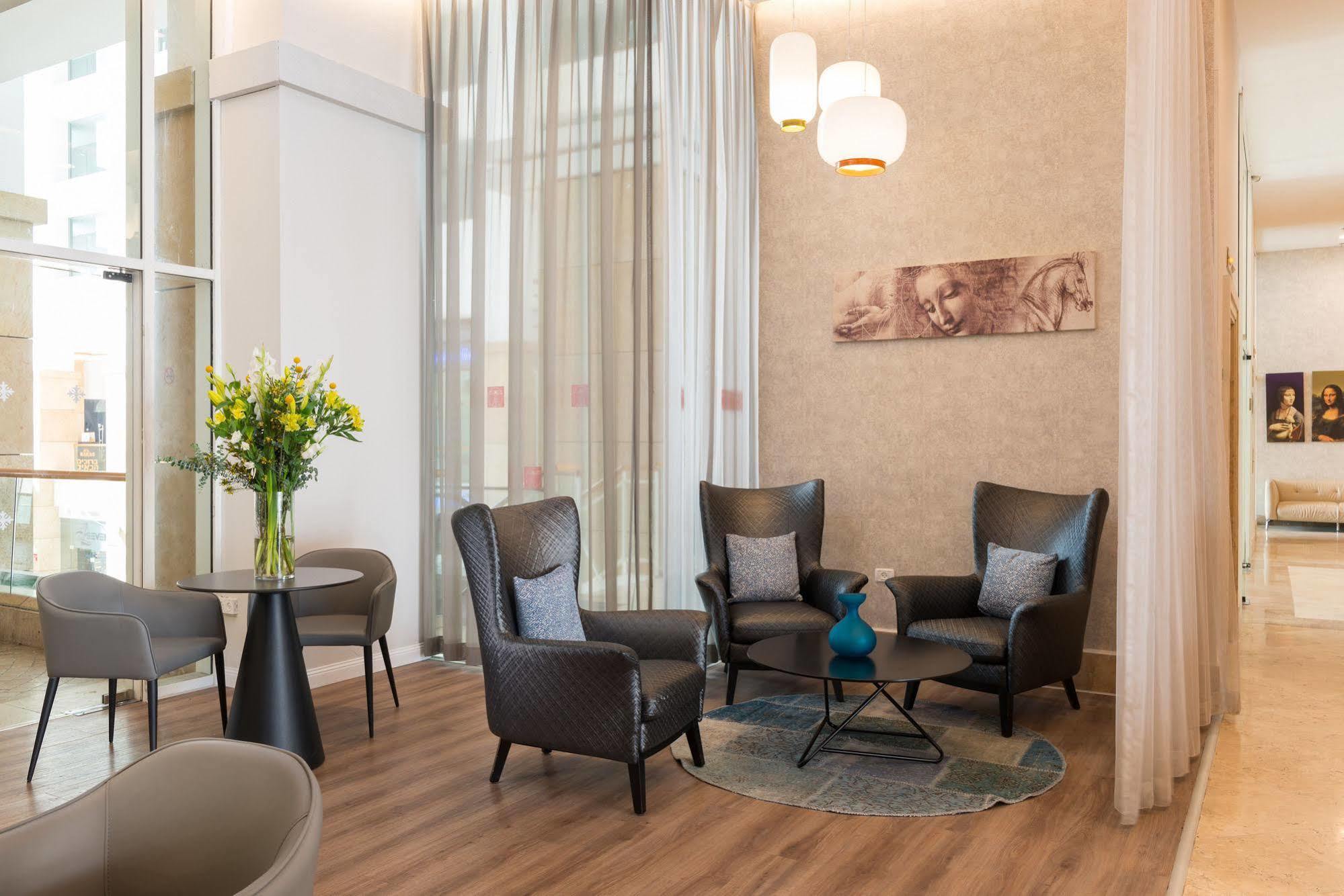 Arena Hotel By The Beach Bat Yam Exterior photo