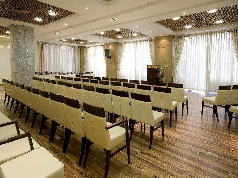 Arena Hotel By The Beach Bat Yam Exterior photo
